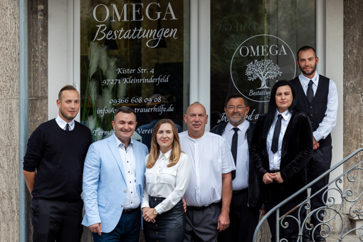Ein Gruppenbild des Teams von OMEGA-Trauerhilfe
